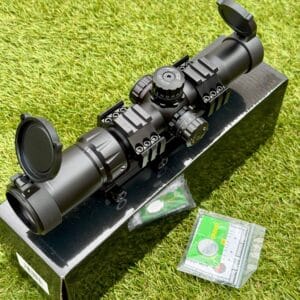 Visor Táctico Zasdar 1,5-4x30 mm. Ret.Mildot RGB Ilum.